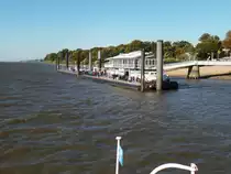 Hamburg, Elbe am 11.10.2015: Elbufer von Nienstedten mit dem Anleger Teufelsbr�ck bis Wedel