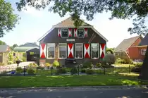 Typisches Drentsche Haus auf der Dorpstraat (Dorfstraße) in Hijken. Aufnahme: Mai 2011.