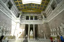 R�ckw�rtige Ansicht in der Gedenkst�tte Walhalla in Donaustaufen. Aufnahme: Juli 2008.