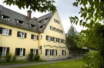 DJH Jugendherberge in Regensburg. Die Jugendherberge befindet sich auf der Donauinsel Unterer Whrd, ca. 15 Minuten zu Fu vom Stadtzentrum entfernt. Aufnahme: Juli 2008.