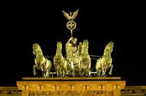 Berlin - Die Quadriga auf dem Brandenburger Tor nachts. Aufnahme: 3. Mai 2008.