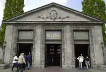 Das Eingangsgeb�ude des U-Bahnhofs Wittenbergplatz in Berlin, Blick von Osten. Aufnahme: 4. Mai 2008.