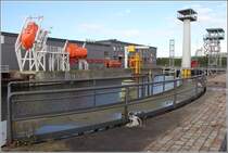Die Fa. Falck betreibt in Bremerhaven ein Sicherheitstrainingszentrum fr Mitarbeiter auf Offshore-Anlagen u.a.. Dazu nutzt sie auch die Schleusenkammer der ehemaligen Schleuse zum Fischereihafen. 25.10.2015