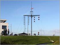Bremerhaven. Der 1903 errichtete Wasserstandsanzeiger am Weserdeich war bis 1973 in Betrieb. Die Stellung der aufgehngten Kegel und Blle zeigte der Schifffahrt den Wasserstand ber Seekartennull an. Seit 1976 steht der Wasserstandsanzeiger unter Denkmalschutz, heute ist er Eigentum des Deutschen Schiffahrtsmusems. In den Jahren 2013/14 wurde er grundlegend restauriert. 25.10.2015