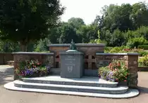 Blotzheim, Denkmal f�r die Kriegsgefallenen, Aug.2015