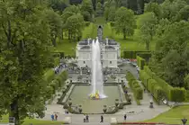Schloss Linderhof, Blick vom Venustempel auf das Gartenparterre und die S�dfassade. Aufnahme: August 2008.