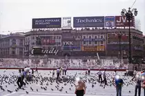 Piazza del Duomo in Mailand. Aufnahme: Juli 1984 (digitalisiertes Negativfoto).