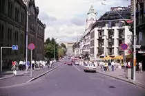 Karl Johanns Gate i Oslo - im Hintergrund das K�nigsschlo�. Aufnahme: Juli 1985 (digitalisiertes Negativfoto).