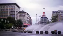 Karlsplatz in M�nchen. Aufnahme: Juli 1984 (digitalisiertes Negativfoto).