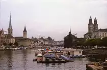 Z�rich und Limmat von der Quaibr�cke aus gesehen. Aufnahme: Juli 1984 (digitalisiertes Negativfoto).