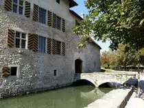 Schlo� Hallwyl, Br�cke �ber den �u�eren Wassergraben zum Haupteingang der vorderen Insel, Sept.2015