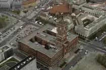 Rotes Rathaus vom Berliner Fernsehturm aus gesehen. Aufnahme: April 2007.