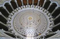 Die Befreiungshalle auf dem Michelsberg oberhalb der Stadt Kelheim wurde  im Andenken an die gewonnenen Schlachten gegen Napoleon whrend der Befreiungskriege in den Jahren von 1813 bis 1815 errichtet. Auftraggeber des Baus war Knig Ludwig I. von Bayern. Innenansicht mit den Siegesgttinnen von Ludwig Schwanthaler. Aufnahme: Juli 2008.