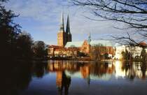 Lbecker Dom am Mhlenteich. Aufnahme: Januar 1999 (digitalisiertes Negativfoto).