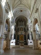 Chaumont, Hochaltar in der Jesuitenkapelle, erbaut im 18. Jahrhundert (26.10.2015)