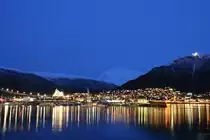 Blick vom Hafen von Troms� zur Eismeerkathedrale und der Fjellstua; 06.11.2015