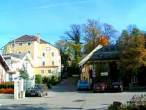 Am Kellerbr�uberg; Links der Braugasthof der 1446 gegr�ndeten Kellerbrauerei,rechts davon die alten Stallungen; 071101
