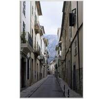 Eine der engen Gassen in der Innenstadt von S�ller. Scan vom Dia, 2005 (Matthias)