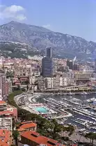 Port Hercule de Monaco und Monte Carlo von Place du Palais aus gesehen. Aufnahme: Juli 1986 (digitalisiertes Negativfoto).