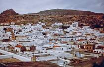 Die Altstadt von Lindos von Akropolis aus gesehen. Aufnahme: April 1984 (digitalisiertes Negativfoto).