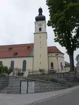 Grafenau, Katholische Stadtpfarrkirche Mari� Himmelfahrt, Chor im Kern sp�tgotisch, 
Langhaus dreischiffiger Neubarockbau von 1905 bis 1907 (24.05.2015)