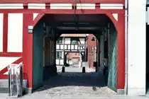 Blick durch ein typisch d�nisches Fachwerkhaus in einem Hinterhof von F�borg. Das Foto wurde mit einer Pentacon Pentina fm von 1964 aufgenommen. Belichtungszeit 1/60, Blende 16. F�borg, 21.06.2015