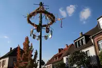 Erntekranz in der Ortsmitte auf der Mittelstra�e in Schermbeck