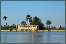 Die am westlichen Stadtrand von Marrakesch gelegenen Menara-Grten sind ein beliebtes Ziel der Einheimischen. Dort gibt es ein groes Wasserbassin, das auch von Schulklassen zum Baden genutzt wird. (Marrakesch, 18.11.2015)
