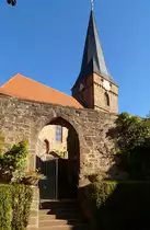 D�rrenbach, Aufgang zur Wehrkirche St.Martin, Sept.2015