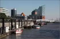 . Ein neues Wahrzeichen f�r Hamburg -

2016/17 soll es so weit sein. Das markante Konzert-/ Hotel- und Wohnhaus der Basler Architekten Herzog & de Meuron geht der Fertigstellung entgegen.

10.10.2015 (M)