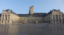 Dijon, Palais des Ducs, Palast der Herzge von Burgund, erbaut ab dem 17. Jahrhundert, Turm Tour Philippe le Bon aus dem 15. Jahrhundert, heute Rathaus und Museum der schnen Knste (01.11.2015)