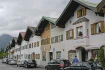 Strae im oberbayrischen Mittelwald. Aufnahme: Juli 2008.