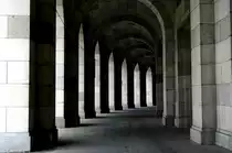 S�ulengang der Kongresshalle in N�rnberg. Aufnahme: Juli 2008.