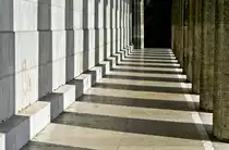 S�ulengang in der Gedenkst�tte Walhalla �stlich von Regensburg. Aufnahme: Juli 2008.