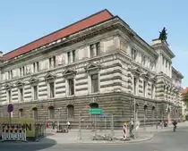 Dresden - das Albertinum, nach dem s�chsischen K�nig Albert so genannt, wurde aus dem urspr�nglichen Zeughaus 1889 zum Museum umgebaut. Es beherbergt heute die Gem�ldegalerie  Neue Meister .
Aufgenommen im Mai 2010. 