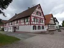 Fachwerkh�user in der Kirchstra�e von Hochstetten (25.05.2015)