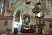 Logenempore, Blick zum Altar aus der Barockzeit in der Backsteinkirche St.-Johannes in Rerik (Landkreis Rostock, Mecklenburg-Vorpommern, November 2011)