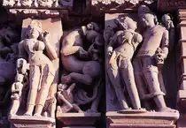Der Khajuraho-Tempel mit erotischen Darstellungen aus dem 10. bis 12. Jahrhundert geh�rt zum UNESCO-Weltkulturerbe. Aufnahme: Oktober 1988 (Bild vom Dia).