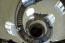 Freitragende, gusseiserne Wendeltreppe im Mittelturm im Jagdschloss Granitz, 154 Stufen wieder hinunter von der Aussichtsplattform (Mnchgut - Rgen, Mai 2011)