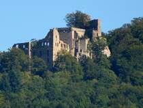 Baden-Baden, die Burgruine Hohenbaden, auch Altes Schlo genannt, Bauzeit war um 1100, seit 1599 zerstrt, hoch ber der Stadt mit Hotel und Restaurant und schner Aussicht, Sept.2015