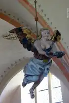 Taufengel oberhalb des Taufbeckens und sp�tgotische Gew�lbemalereien in der ev. St. Johanneskirche in Zirkow (R�gen, Mai 2011)