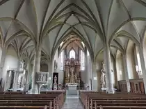 Rauenberg, Innenraum der St. Peter und Paul Kirche, dreischiffige Hallenkirche mit Kreuzrippengew�lbe (31.05.2015)