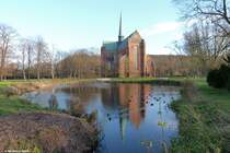 Das Doberaner Mnster ist etwas abseits der Stadtmitte in Bad Doberan gelegen (Landkreis Rostock, November 2011)