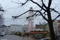 Auf dem Platz gegen�ber dem Heilig-Geist-Hospital findet einer der bekanntesten Weihnachtsm�rkte Norddeutschlands statt (Hansestadt L�beck, Dezember 2011)