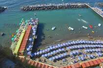 Die Badeanstalt von Sorrent / Sorrento. Aufnahme: Juli 2011.