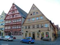 Das Deutsche Haus und die St. Georg's Apotheke am Weinmarkt in Dinkelsbhl gegenber dem Mnster (Dinkelsbhl, Landkreis Ansbach, Dezember 2013)