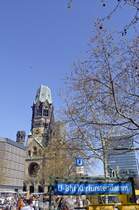 Die Kaiser-Wilhelm-Gedchtniskirche vom Kurfrstendamm aus gesehen. Aufnahme: April 2007.