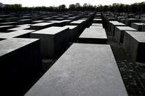 Holocaust-Mahnmal in Berlin. Aufnahme: April 2007.