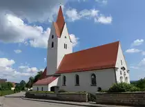 Lechsend, St. Vitus Kirche, Saalbau mit Altarraum im Turm, erbaut im 14. Jahrhundert, zwischen 1720 und 1730 barockisiert (07.06.2015)