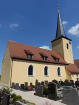 Neuhaus, Ev. Kirche St. Matth�us, mittelalterliche Chorturmkirche, Turm 15. Jahrhundert, Langhauserweiterung im 16. Jahrhundert (02.08.2015)